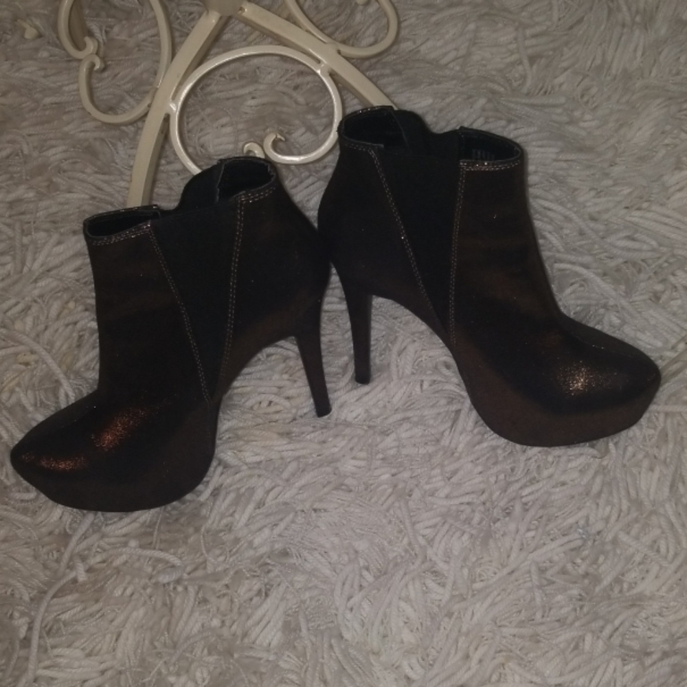 Rock and Republic bronze short and fancy boots - Picture 2 of 8